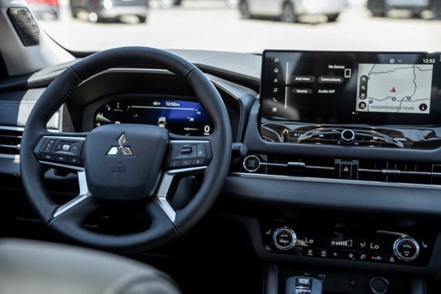 2026 Mitsubishi Outlander SE - Photo 14