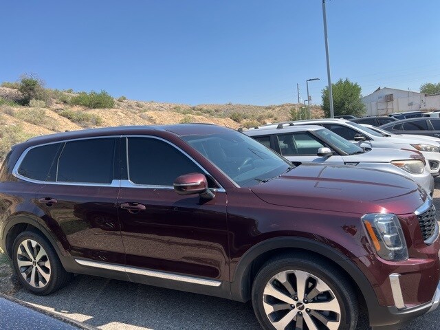 2022 Kia Telluride EX photo 2