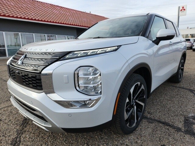 2024 Mitsubishi Outlander SE photo 3