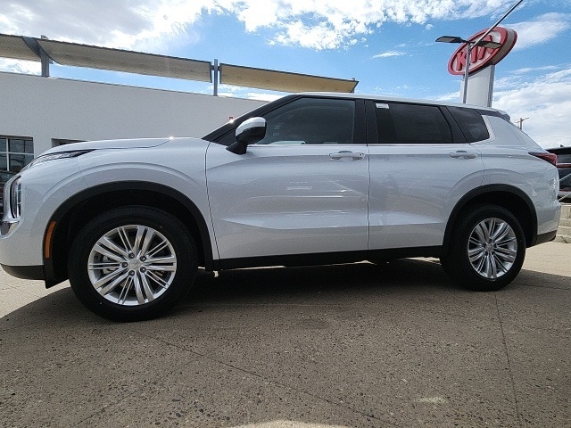 2024 Mitsubishi Outlander ES