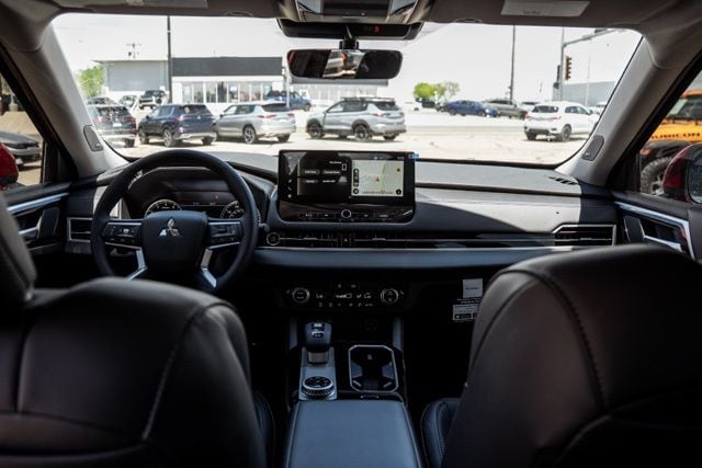 2026 Mitsubishi Outlander SE - Photo 14