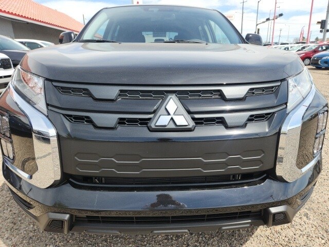 2025 Mitsubishi Outlander Sport LE photo 2