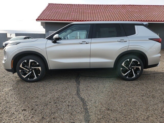 2024 Mitsubishi Outlander SE photo 4
