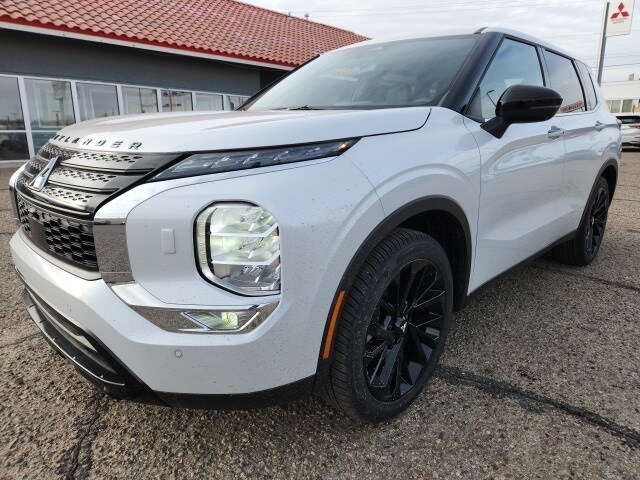 2024 Mitsubishi Outlander SE photo 3