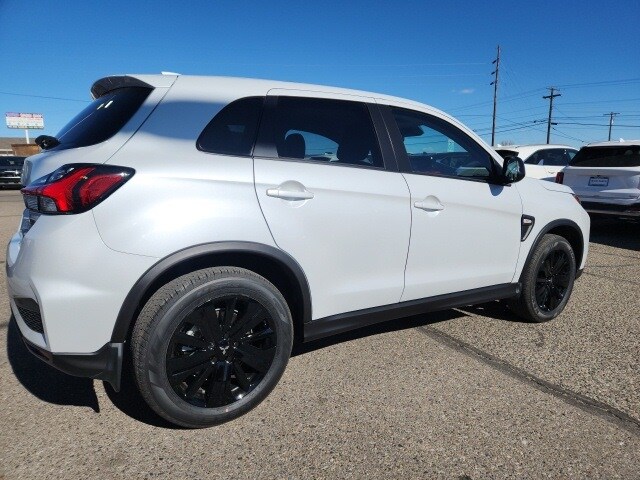 2024 Mitsubishi Outlander Sport LE photo 3