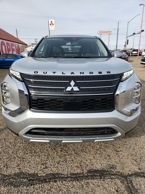 2024 Mitsubishi Outlander SE photo 2