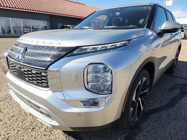 2024 Mitsubishi Outlander SE photo 3
