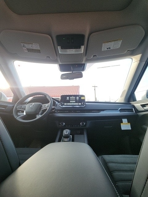 2024 Mitsubishi Outlander SE photo 5