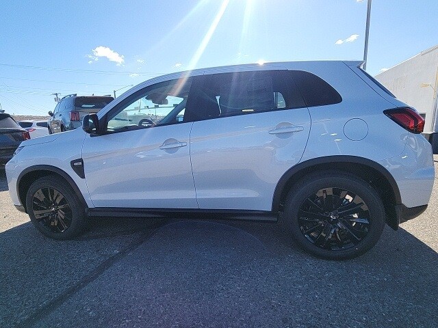 2024 Mitsubishi Outlander Sport LE photo 2