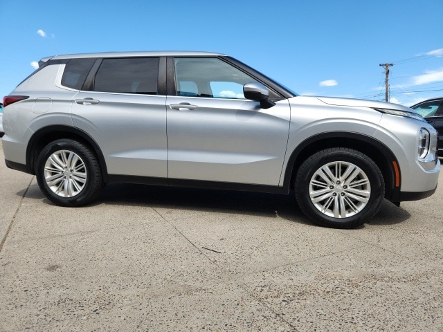 Used 2022 Mitsubishi Outlander ES with VIN JA4J3TA86NZ015326 for sale in Farmington, NM