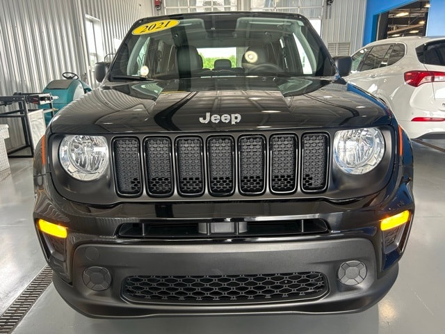 Used 2021 Jeep Renegade Jeepster with VIN ZACNJDAB1MPN28640 for sale in Bluffton, IN