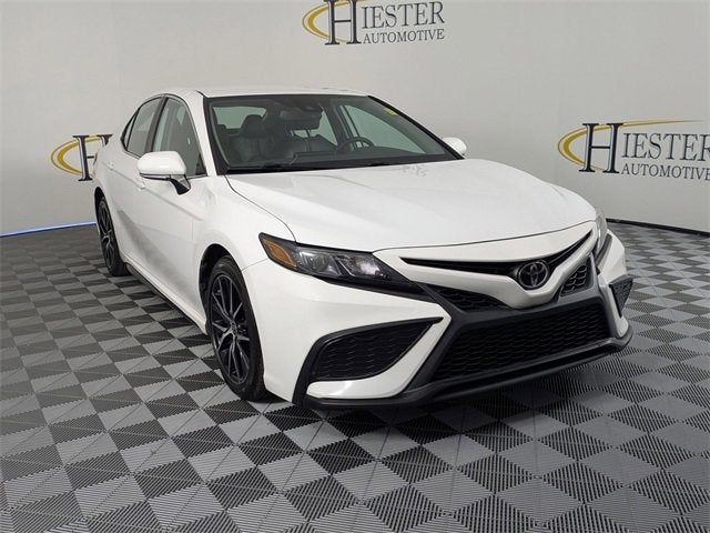 2021 Toyota Camry SE photo 2