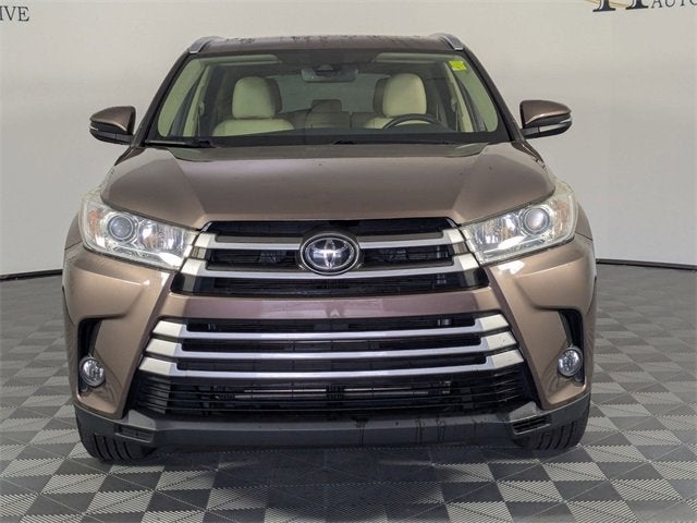 2019 Toyota Highlander SE photo 3