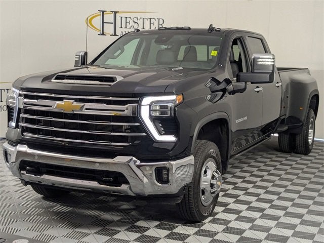 2024 Chevrolet Silverado 3500HD LTZ photo 3