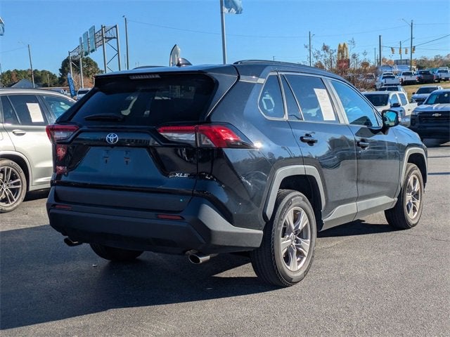 2022 Toyota RAV4 XLE photo 2