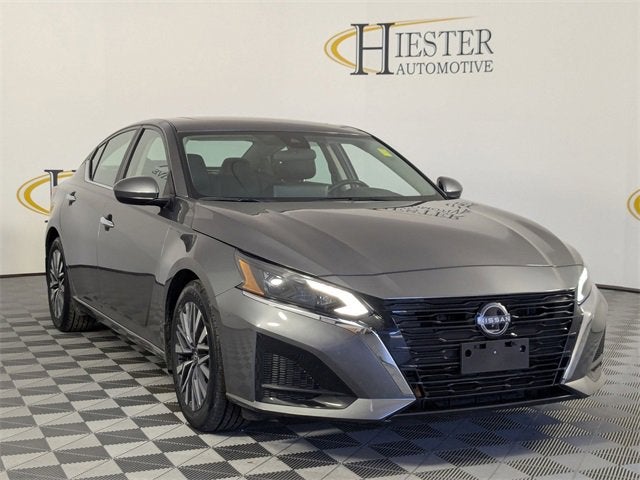 2023 Nissan Altima 2.5 SV photo 2