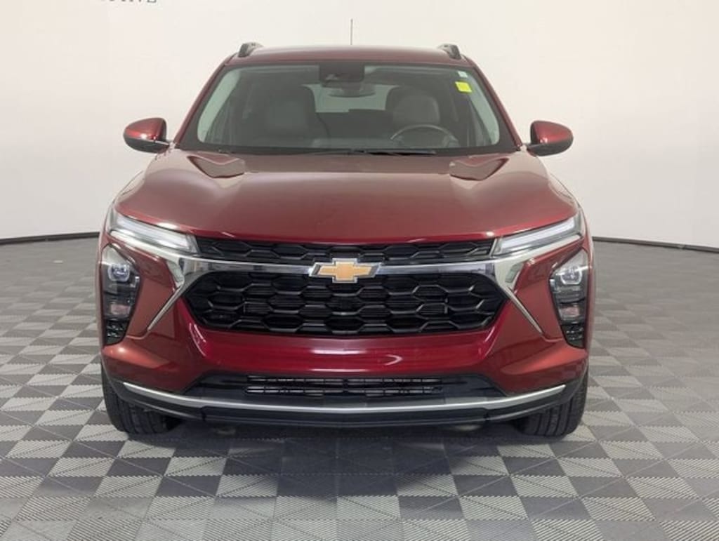 Used 2025 Chevrolet Trax LT SUV