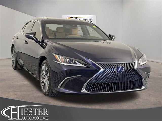 2019 Lexus ES Hybrid 300h's photo