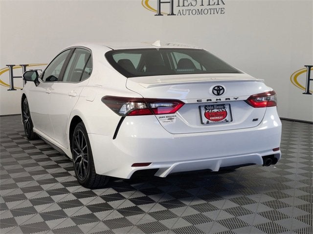 2021 Toyota Camry SE photo 3