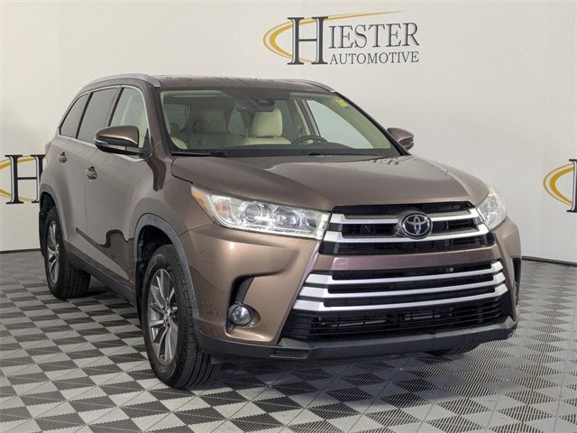 2019 Toyota Highlander SE photo 2