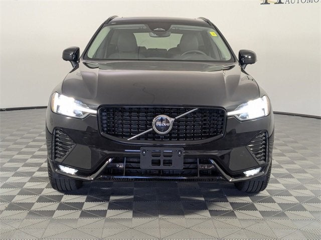2025 Volvo XC60 Plus photo 3