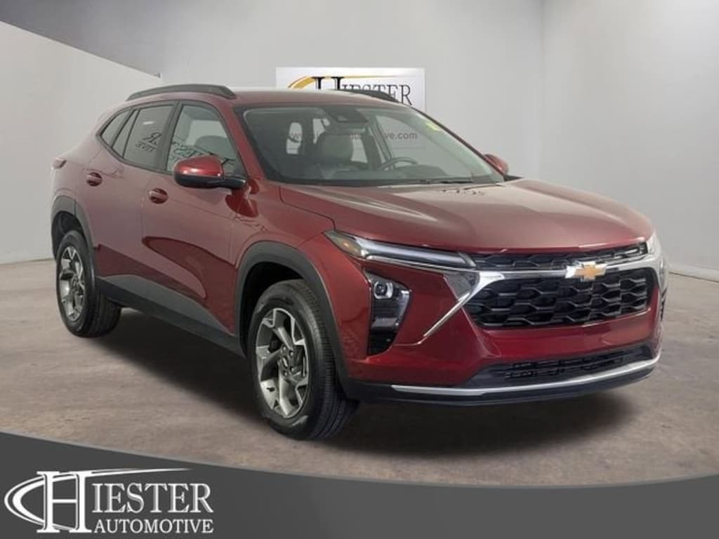 Used 2025 Chevrolet Trax LT SUV