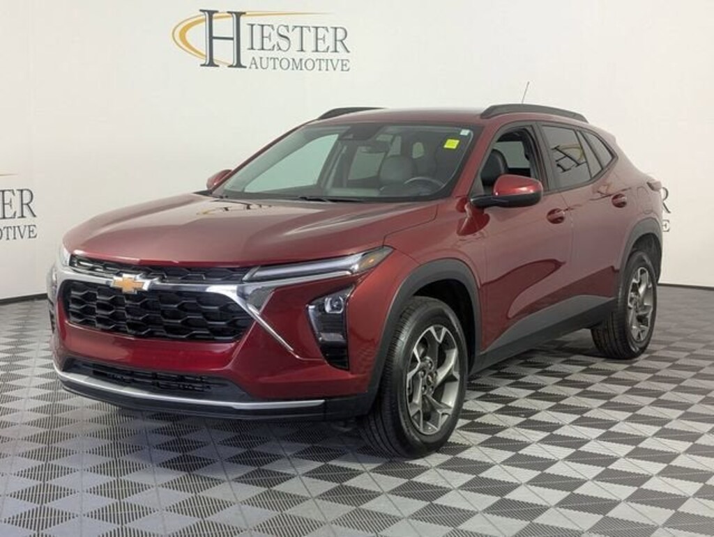 Used 2025 Chevrolet Trax LT SUV