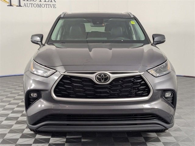 2022 Toyota Highlander XLE photo 3