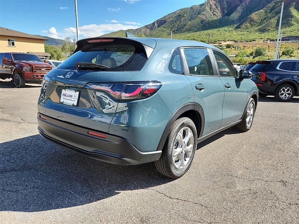 2025 Honda HR-V LX photo 3