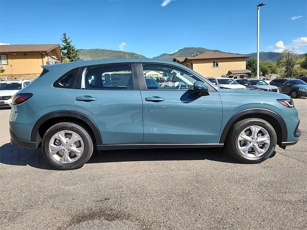 2025 Honda HR-V LX photo 2