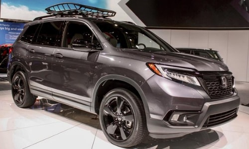 2020 Honda Passport rotating display at Honda Auto Show with roof rack