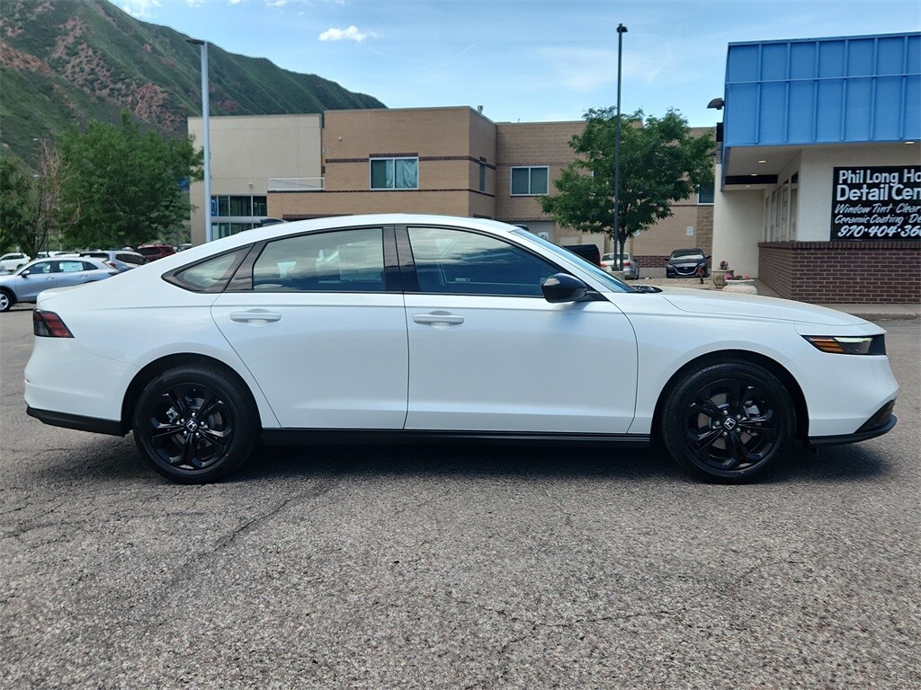 2025 Honda Accord SE photo 2