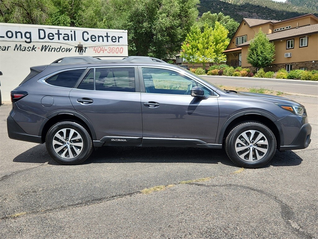 2020 Subaru Outback Premium photo 2