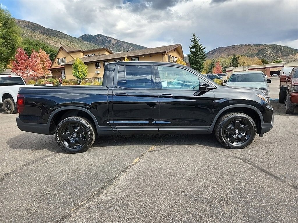2025 Honda Ridgeline Black Edition photo 3
