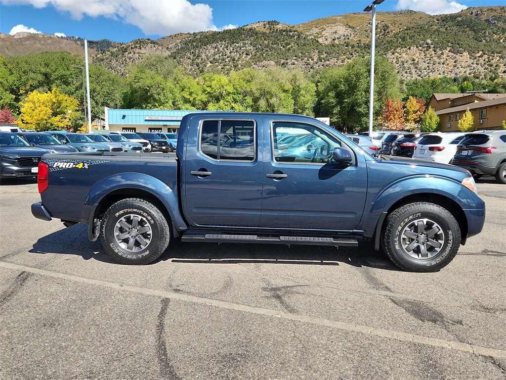 2019 Nissan Frontier PRO-4X photo 2