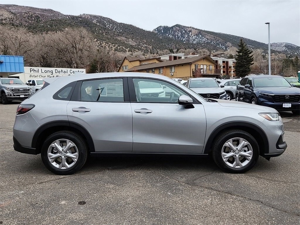 2025 Honda HR-V LX photo 2