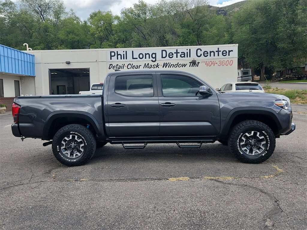 2018 Toyota Tacoma TRD Off-Road photo 2