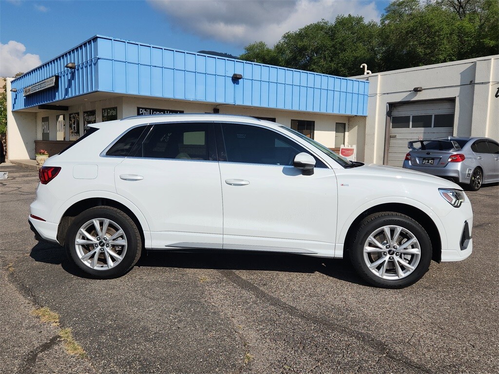 2022 Audi Q3 S line Premium Plus photo 2