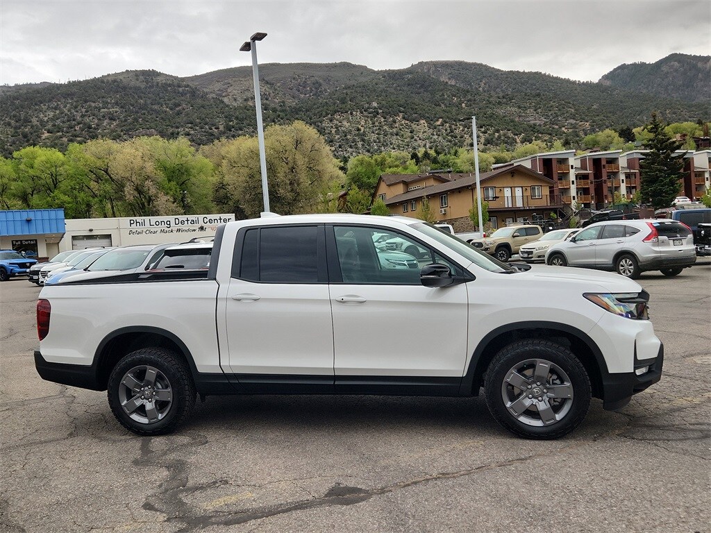 2025 Honda Ridgeline TrailSport photo 2