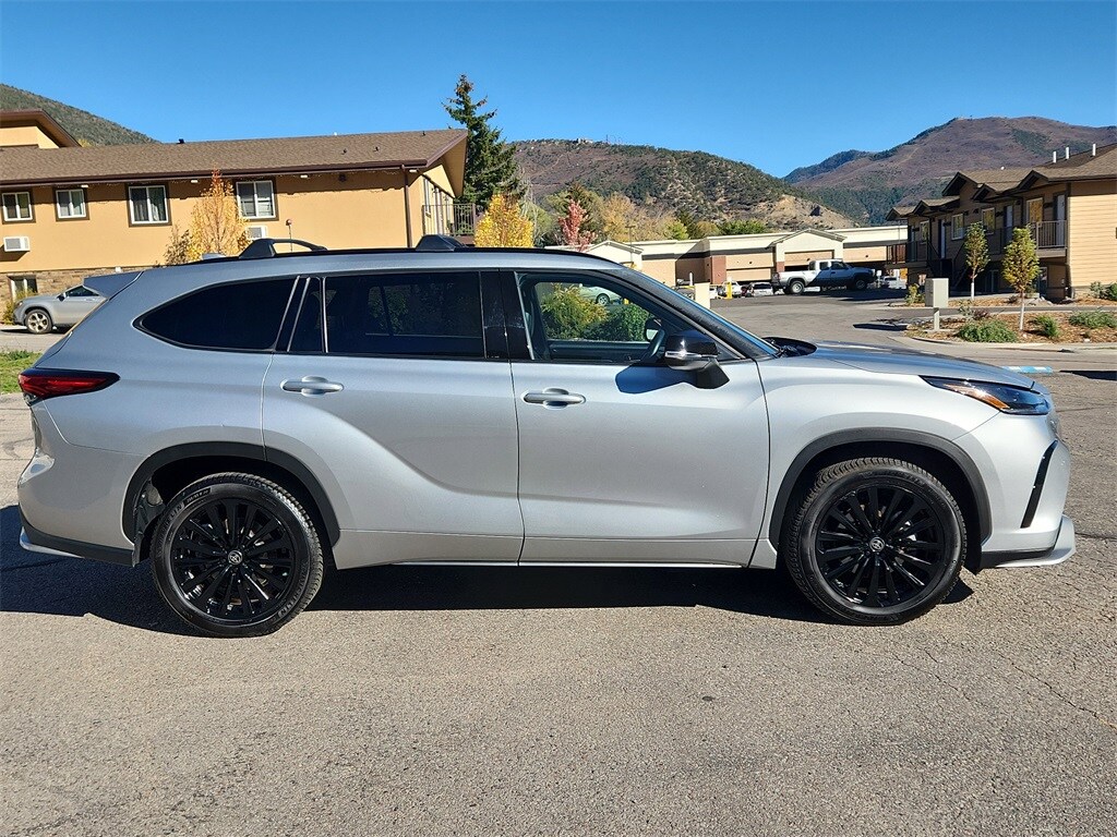 2023 Toyota Highlander XSE photo 2