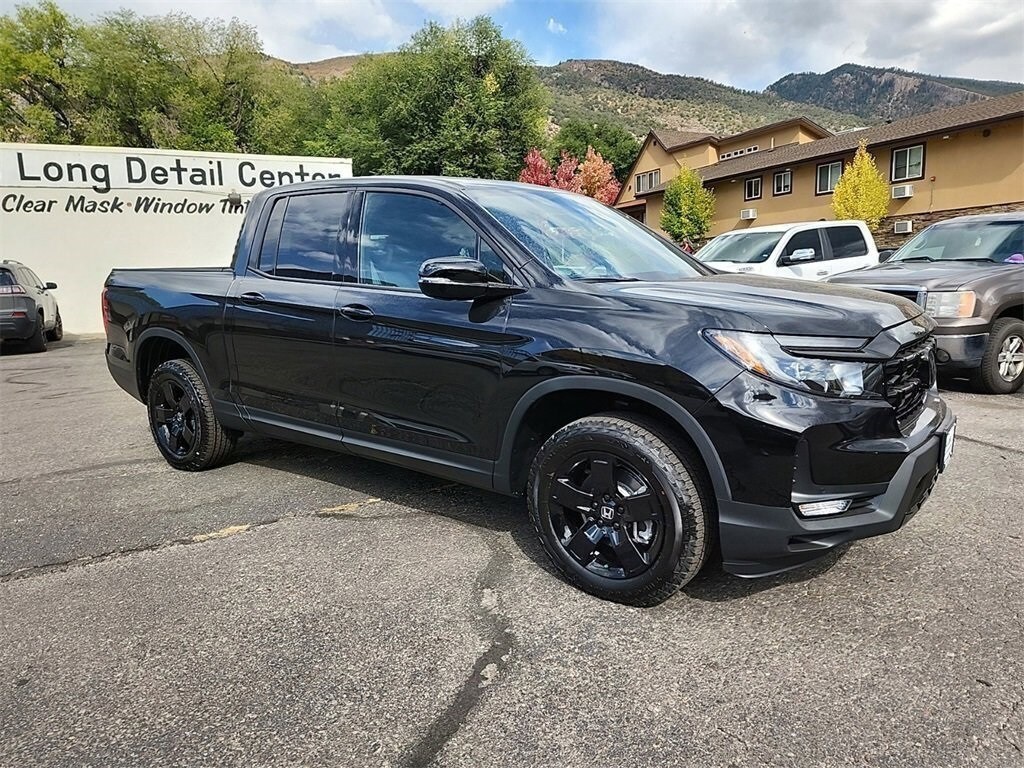 2025 Honda Ridgeline Black Edition photo 2