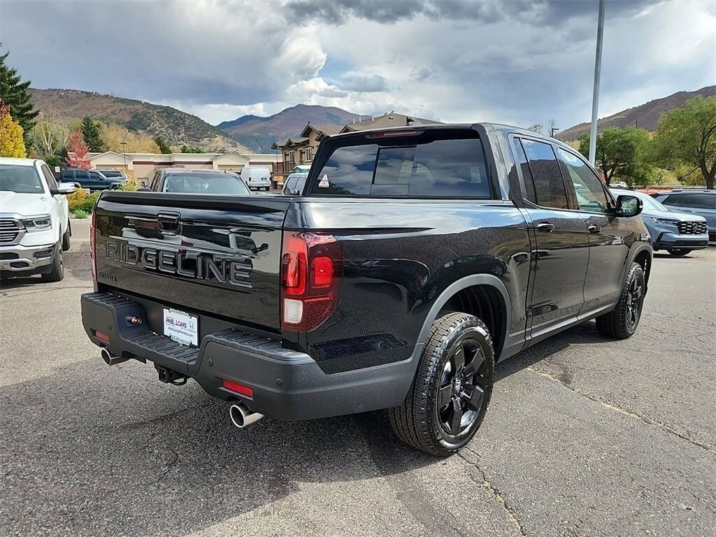 2025 Honda Ridgeline Black Edition photo 4
