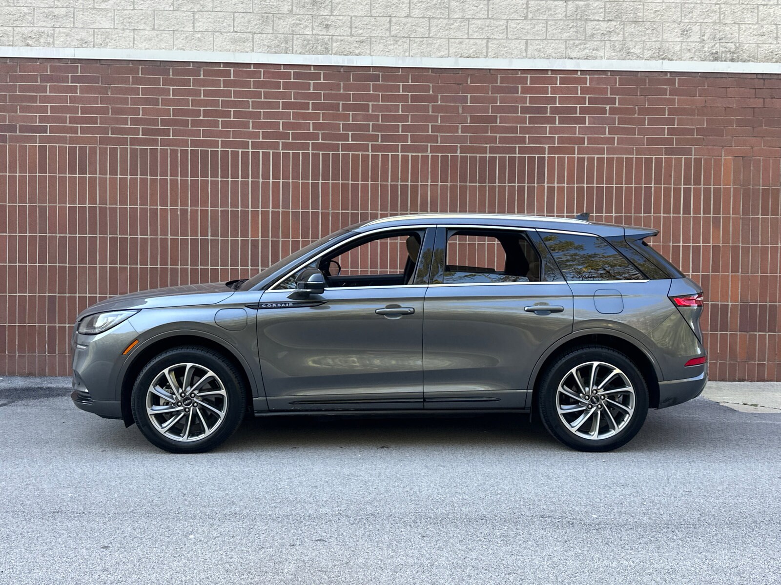 2022 Lincoln Corsair Grand Touring photo 2
