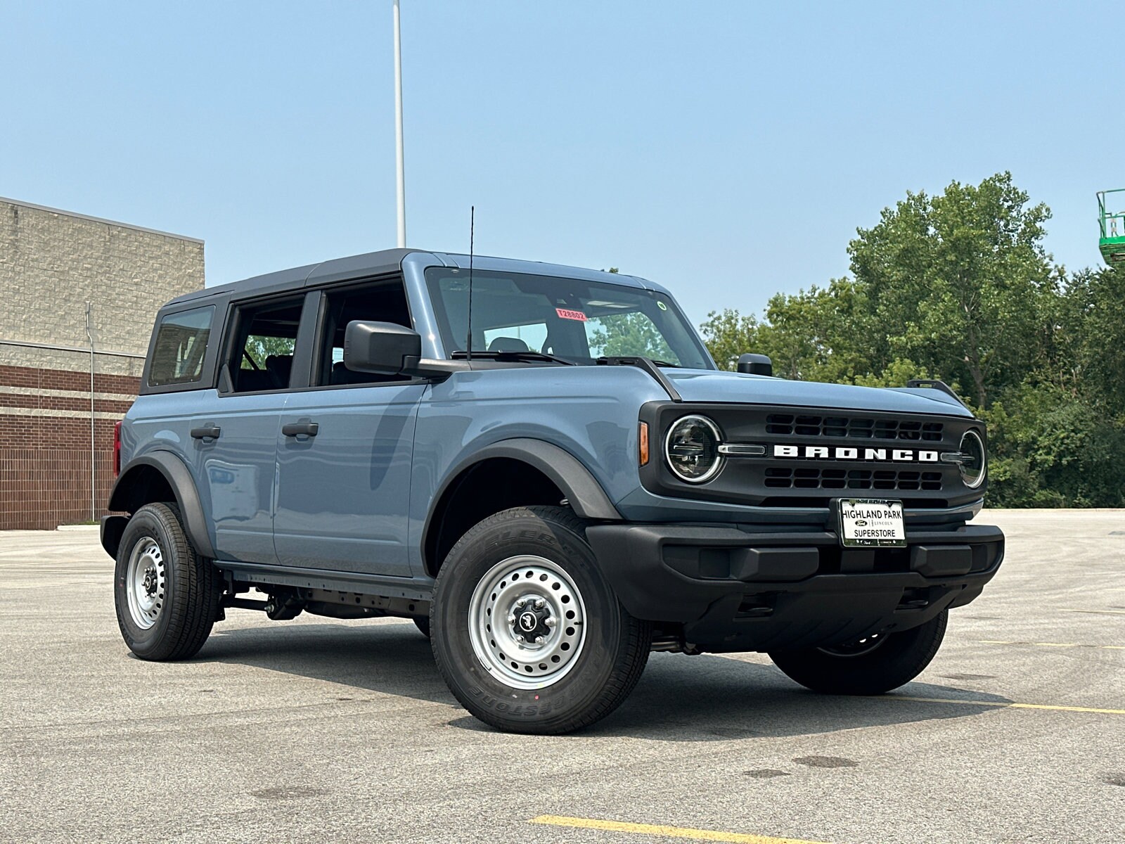 2025 Ford Bronco Base photo 2