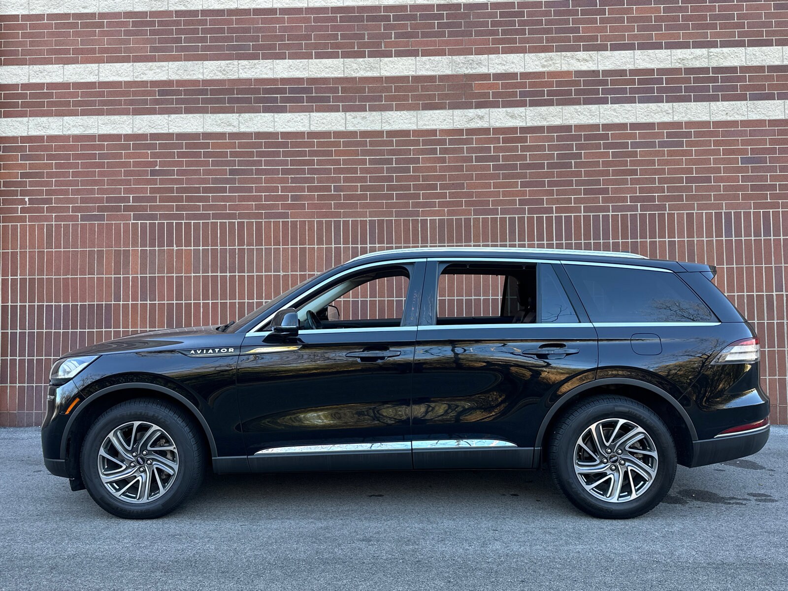 2024 Lincoln Aviator photo 2