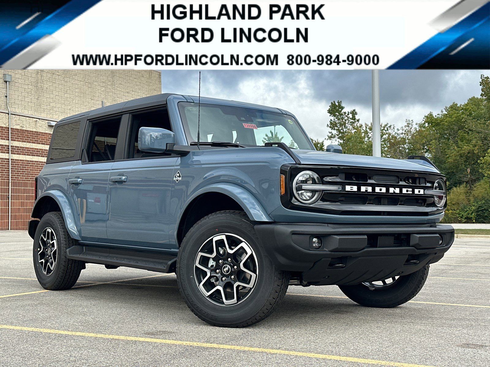 2025 Ford Bronco 4-Door Outer Banks's photo