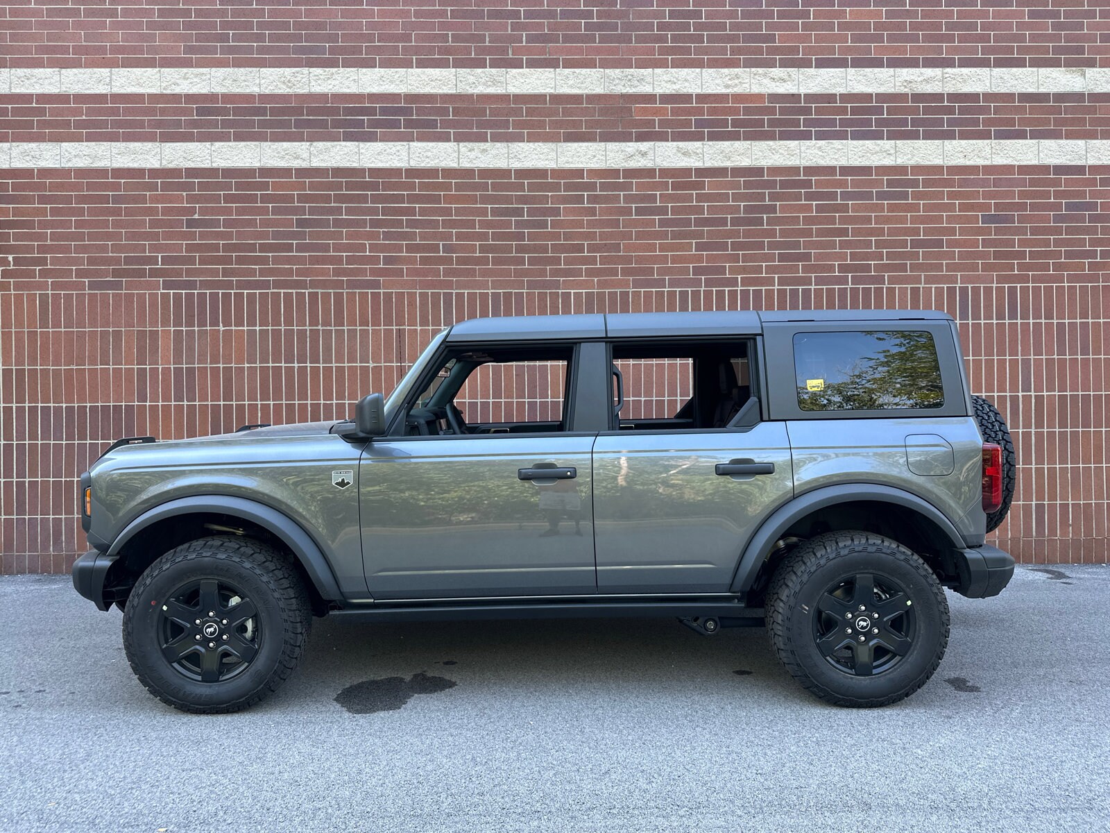 2025 Ford Bronco Big Bend photo 2