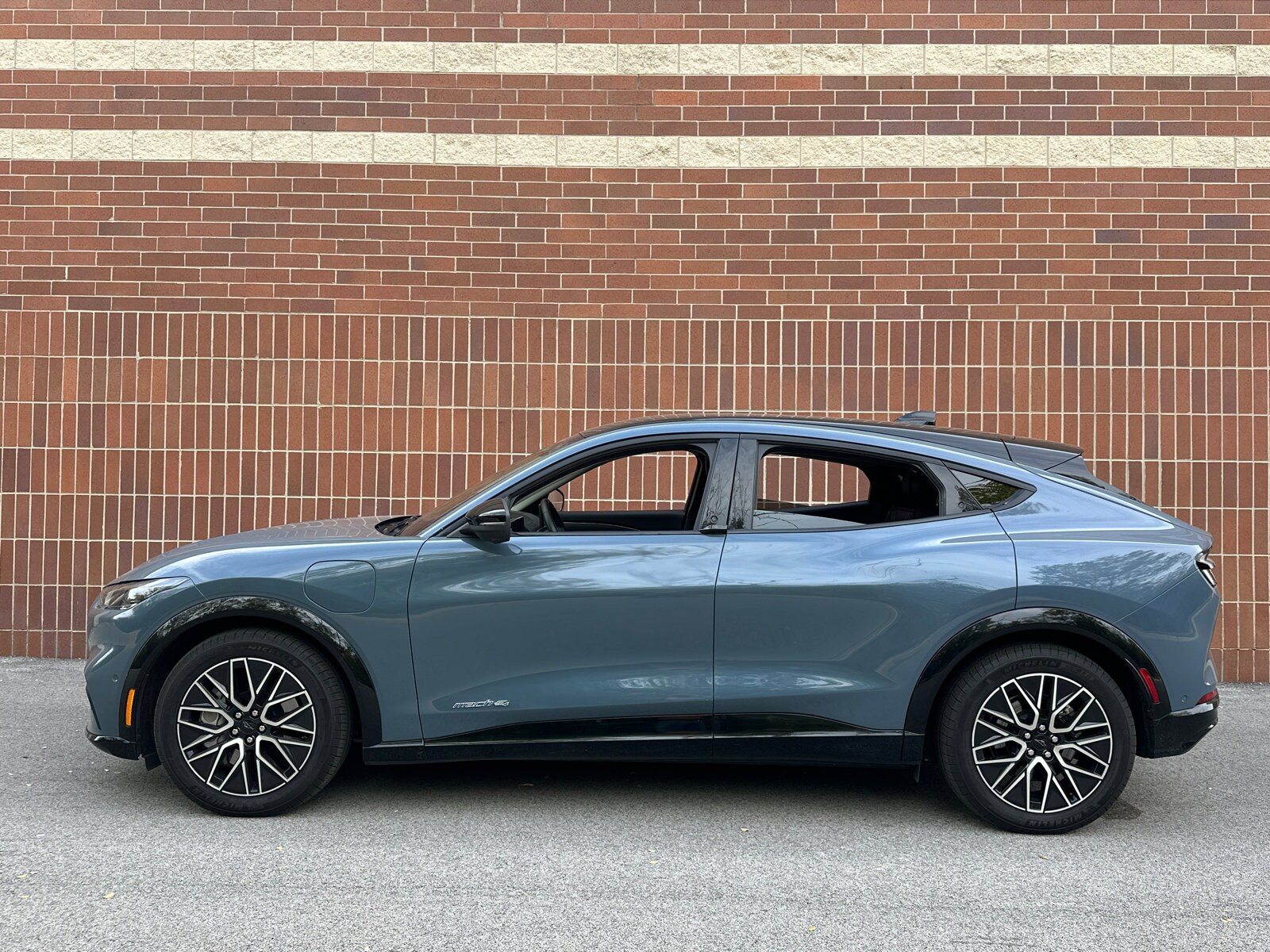 2024 Ford Mustang Mach-E Premium photo 2