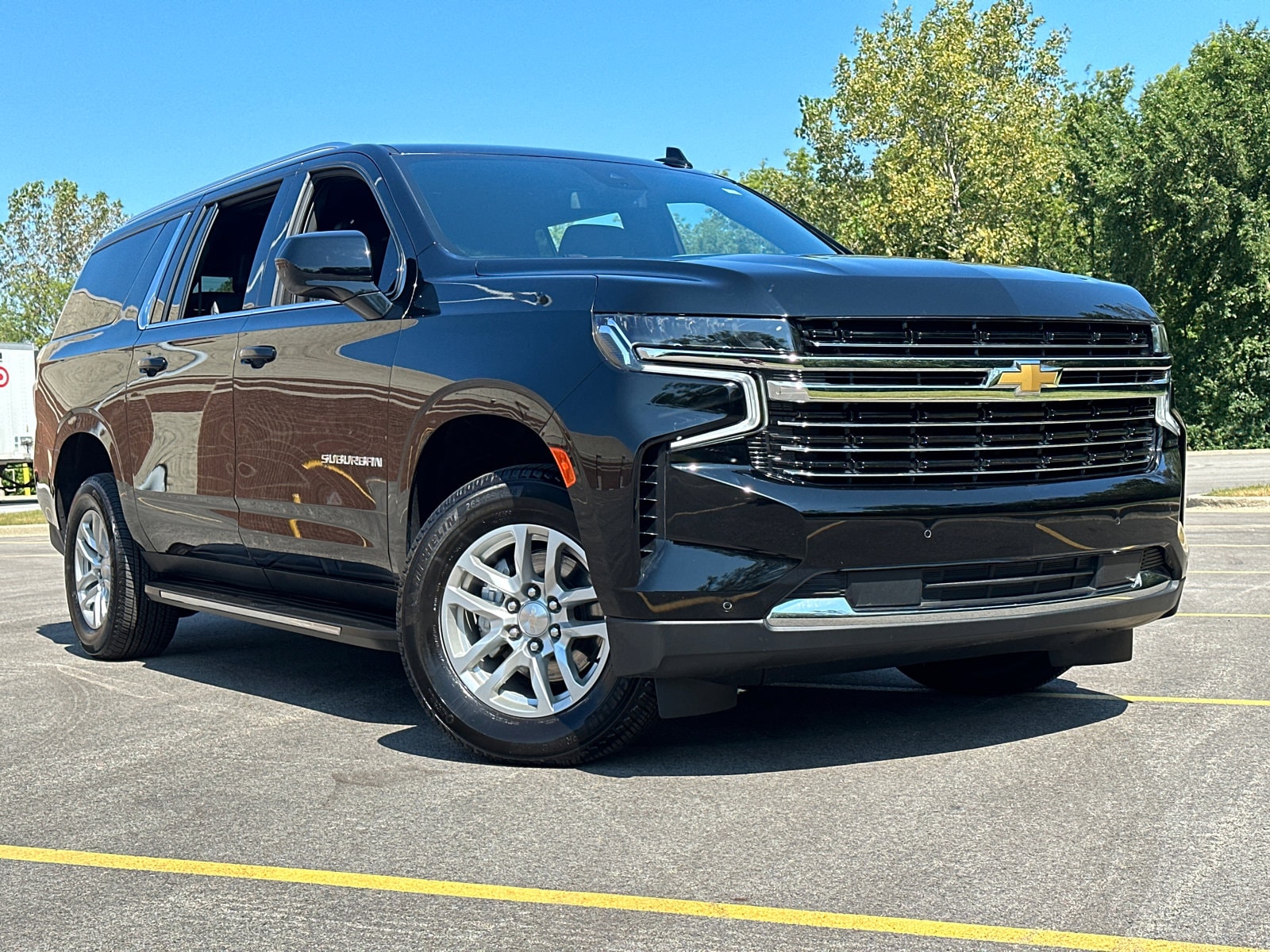 Used 2023 Chevrolet Suburban LT with VIN 1GNSKCKD9PR355816 for sale in Highland Park, IL