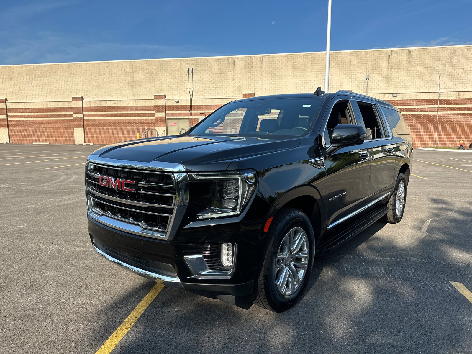 2023 Gmc Yukon XL SLT photo 4